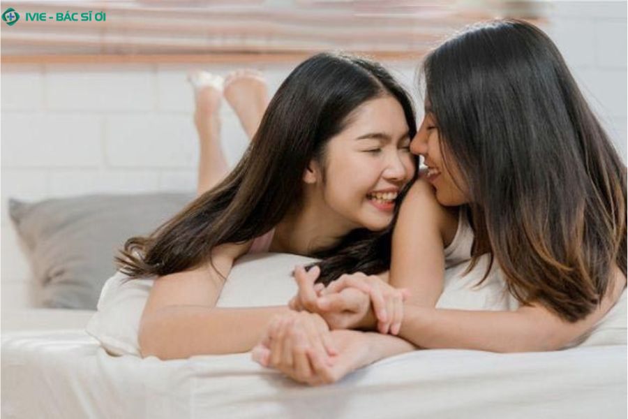 Sự tin tưởng và giao tiếp cởi mở giữa hai người là yếu tố quan trọng giúp giảm bớt lo lắng và đau đớn